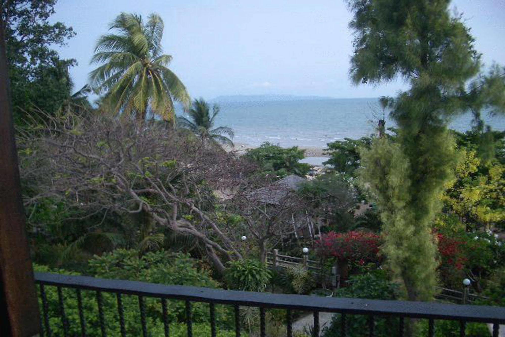 Momchailai Pattaya Retreat Exteriör bild